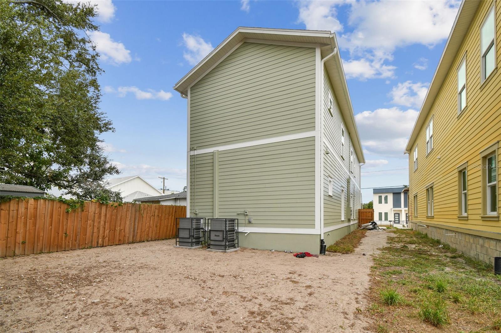 Listing photo id 4 for 2313 Columbus Drive