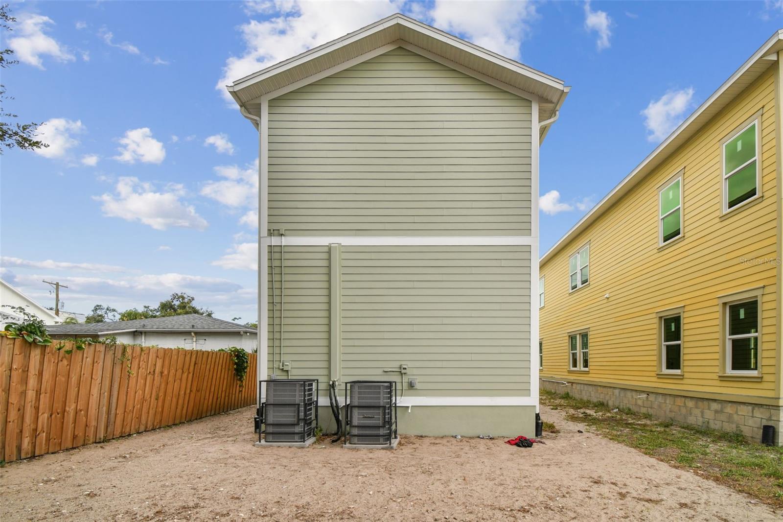 Listing photo id 5 for 2313 Columbus Drive