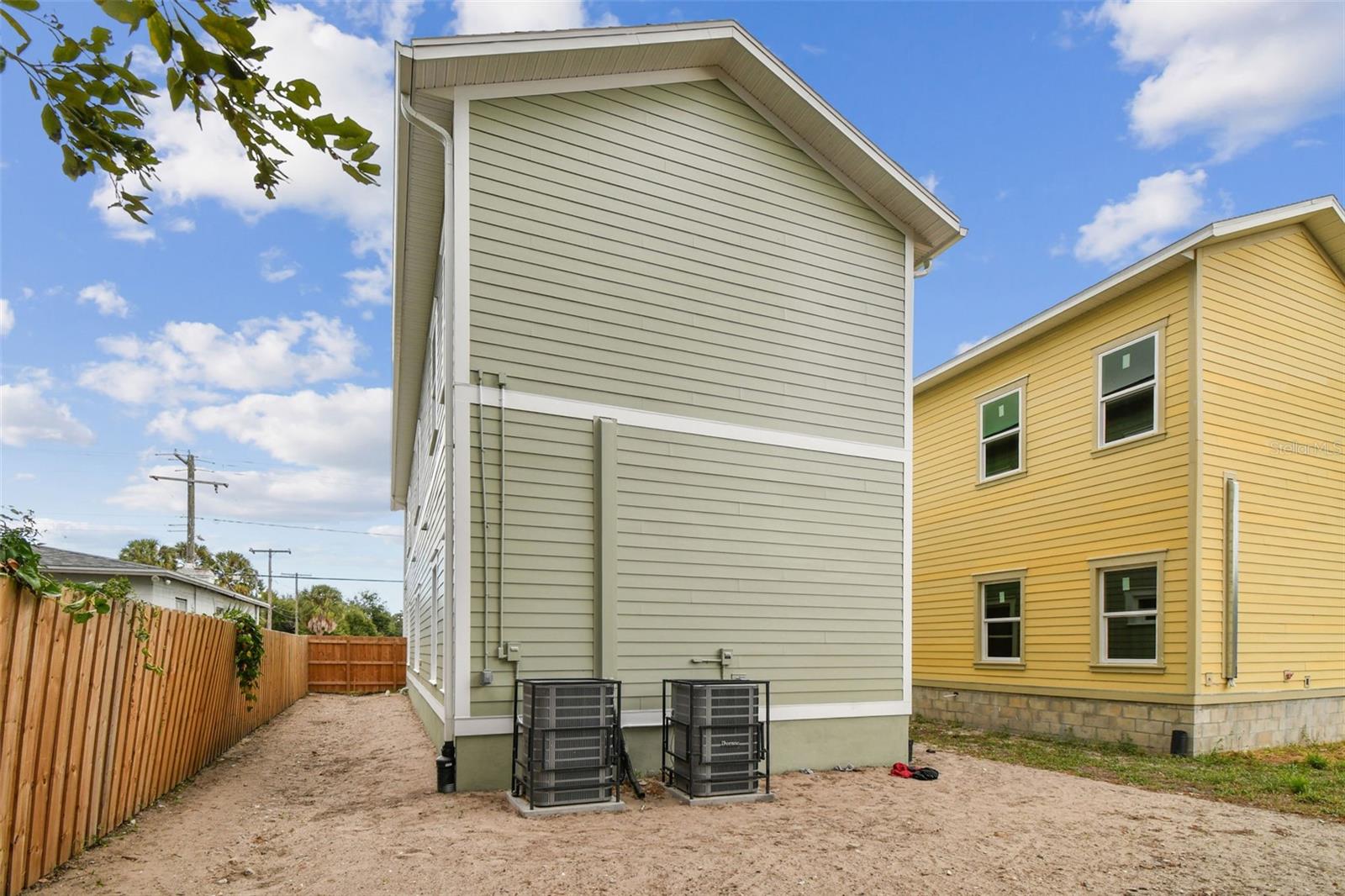 Listing photo id 6 for 2313 Columbus Drive