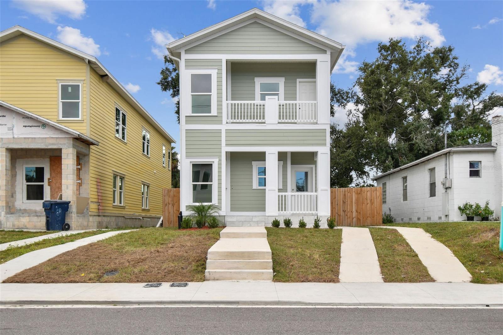 Listing photo id 7 for 2313 Columbus Drive