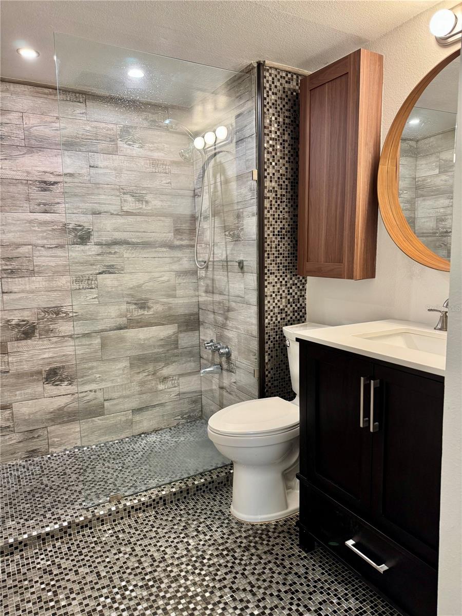 Image 8 of 13 For 106 Alameda Court 139