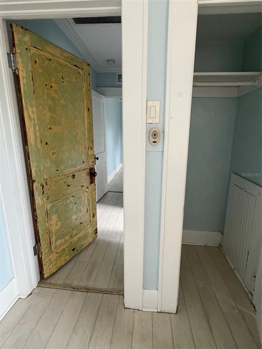 Listing photo id 10 for 306 Ohio Avenue