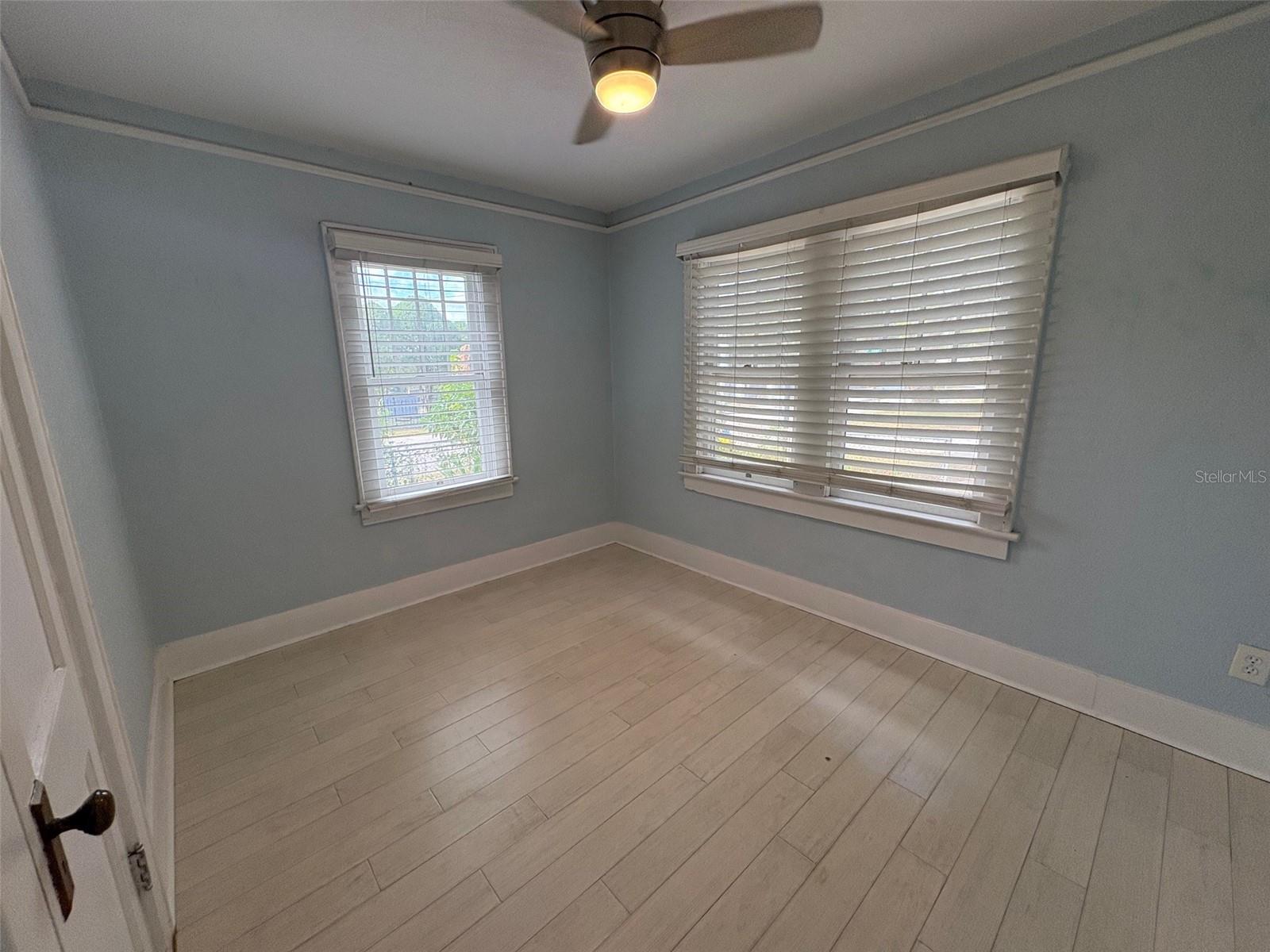 Listing photo id 11 for 306 Ohio Avenue