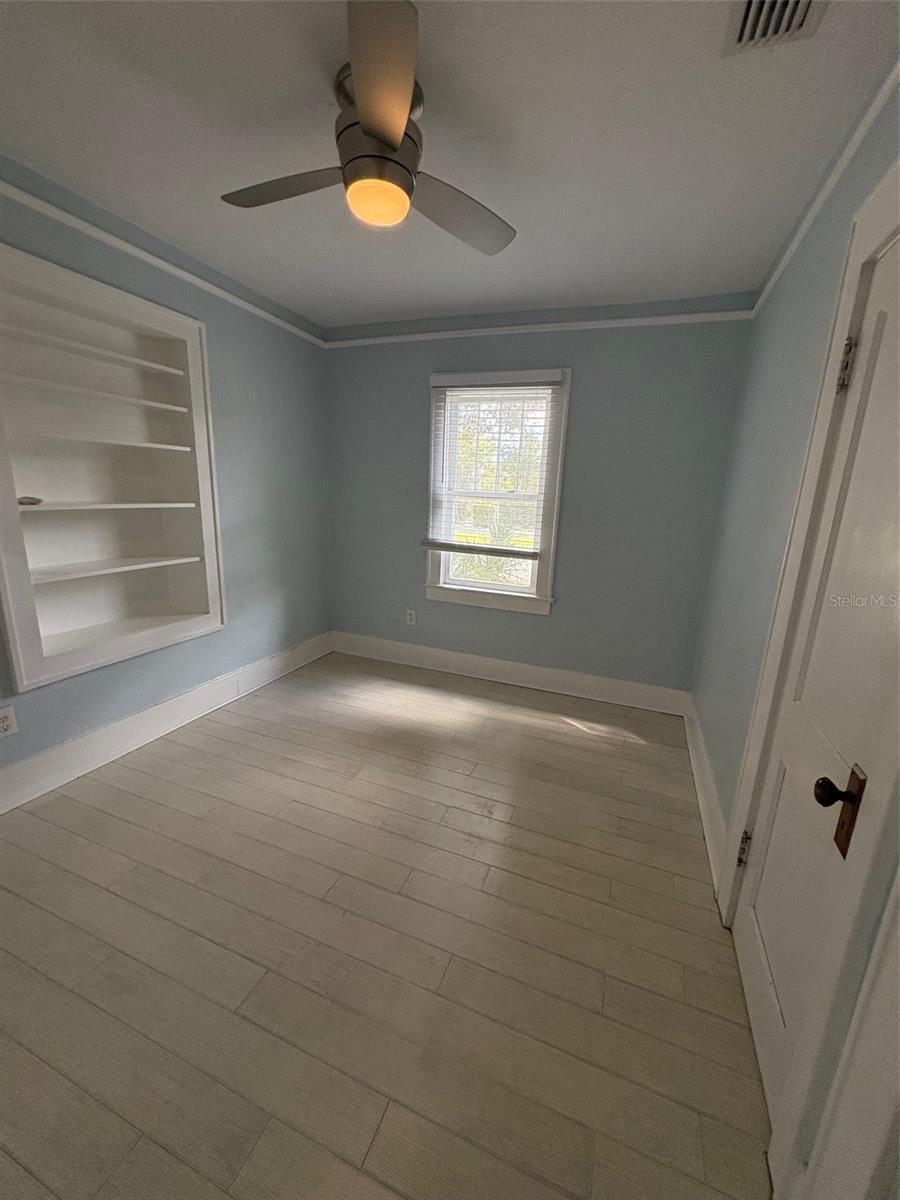 Listing photo id 15 for 306 Ohio Avenue