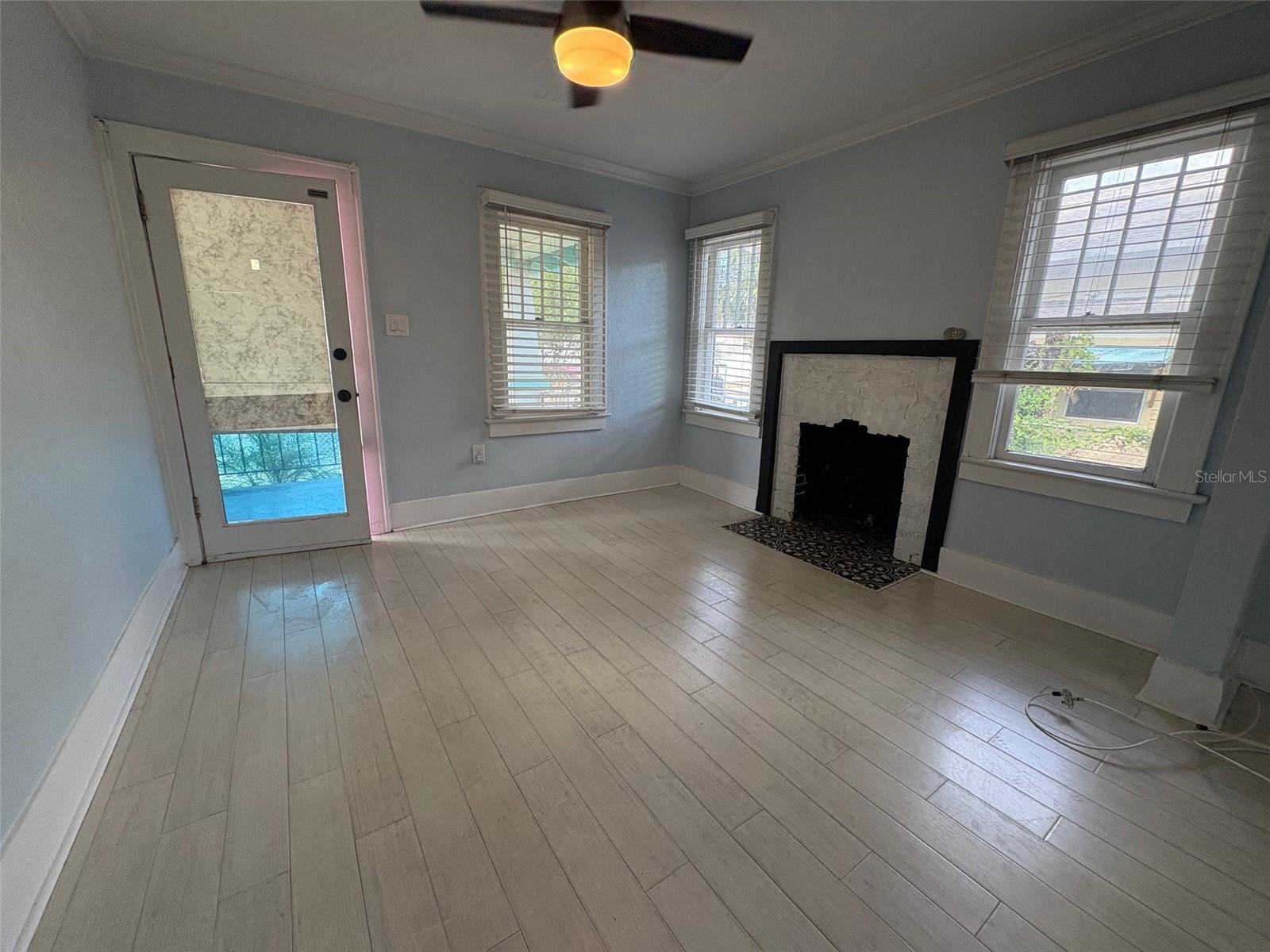 Listing photo id 1 for 306 Ohio Avenue