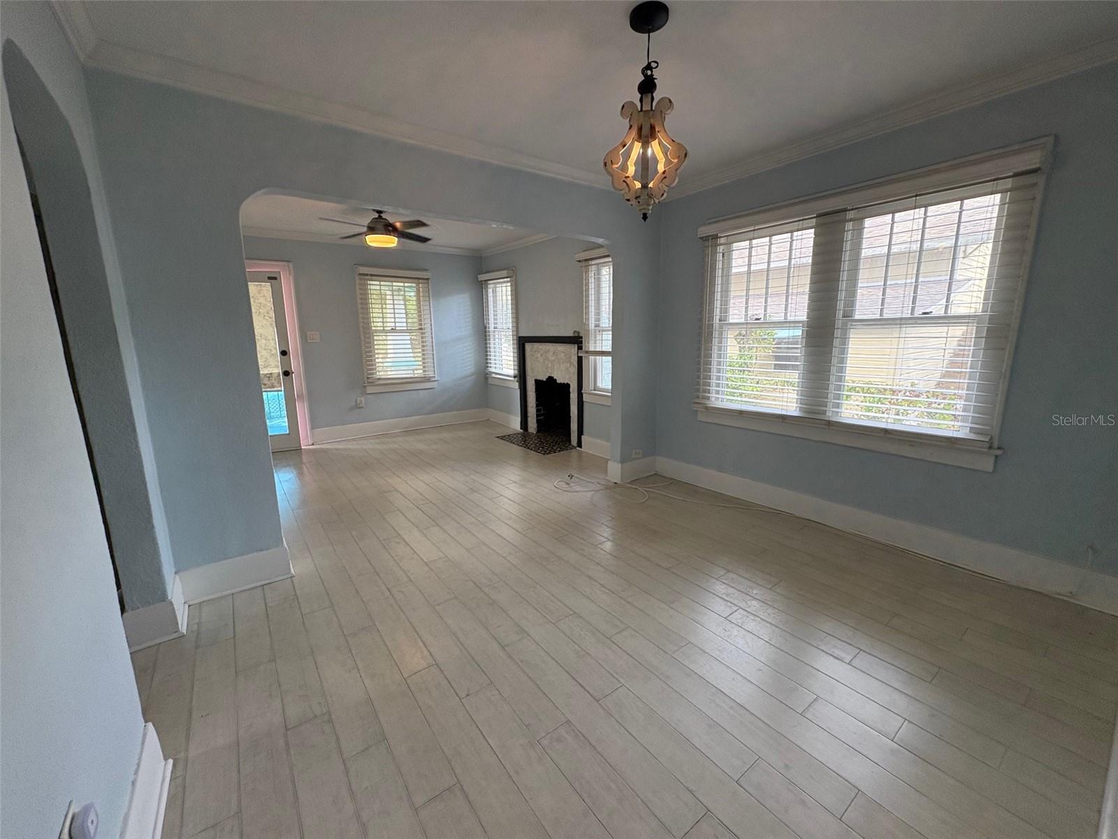 Listing photo id 2 for 306 Ohio Avenue