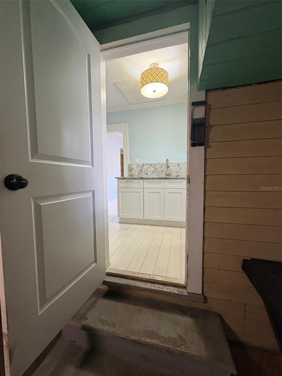 Listing photo id 6 for 306 Ohio Avenue