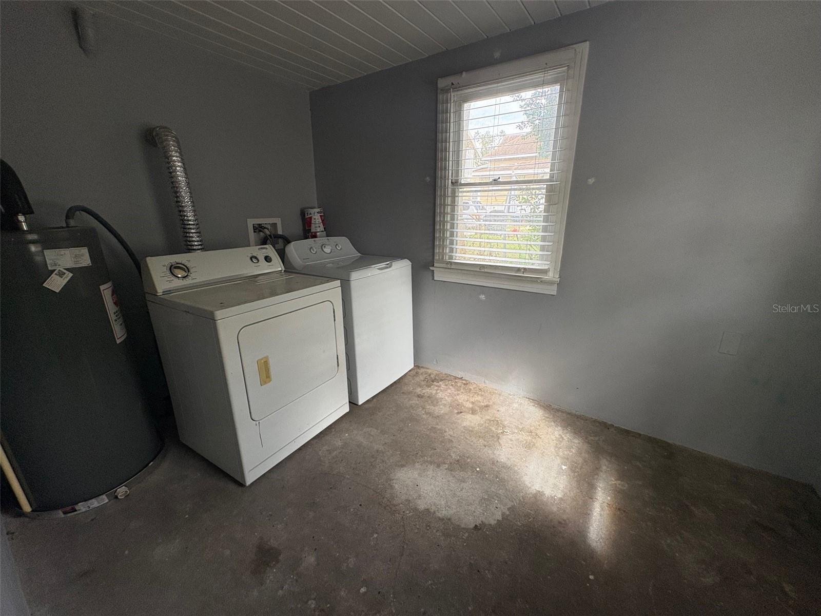 Listing photo id 7 for 306 Ohio Avenue