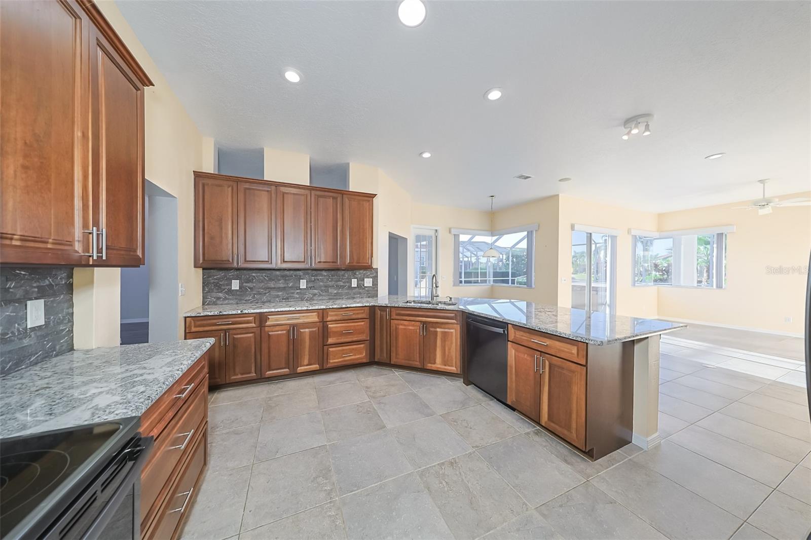 Image 15 of 58 For 2320 Platinum Drive