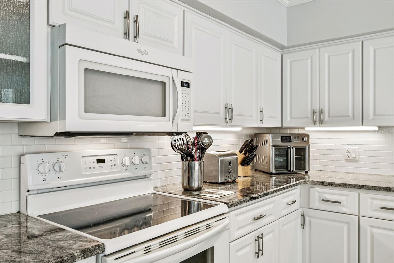 Image 33 of 74 For 2170 Americus Boulevard S 34