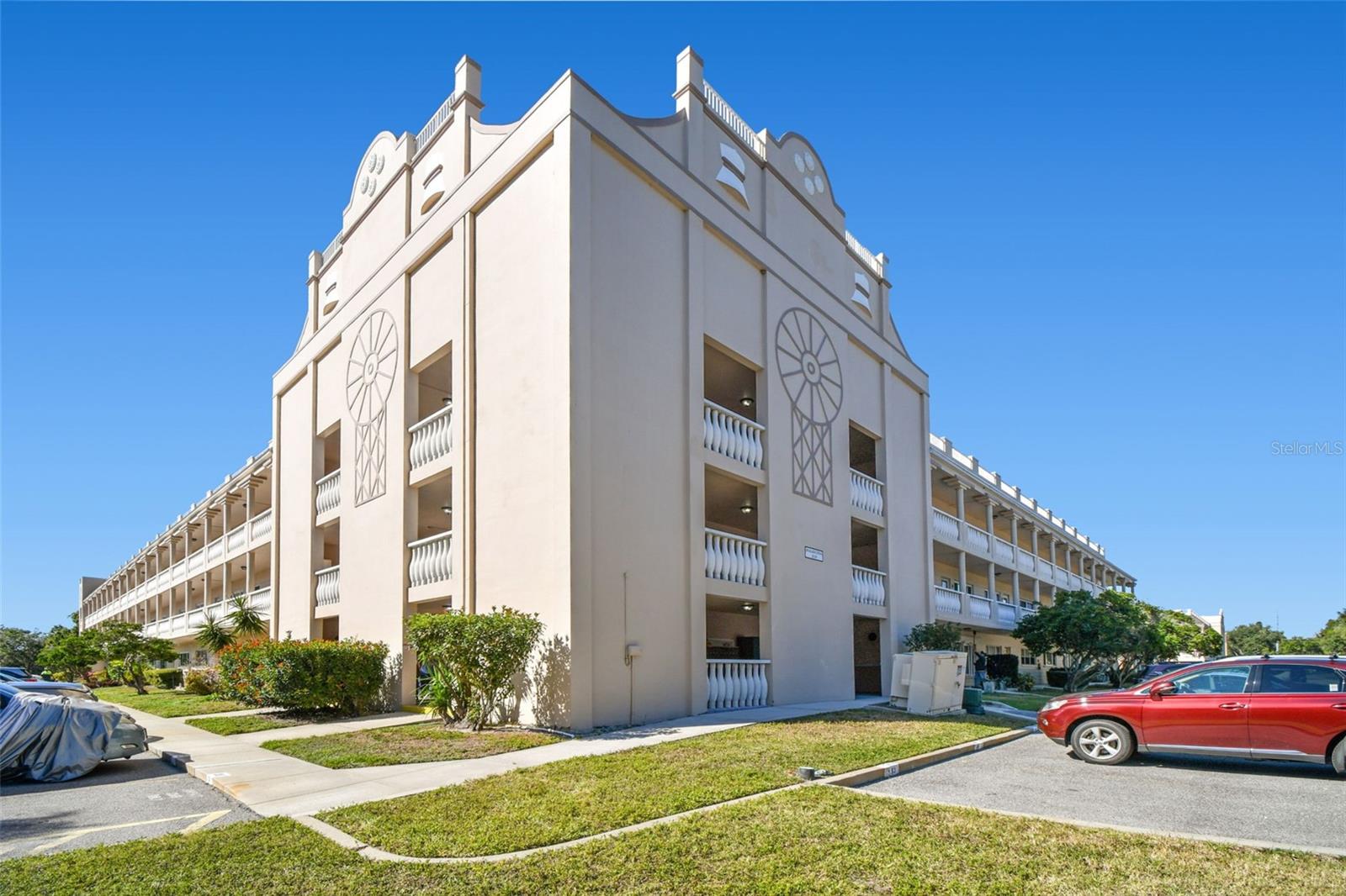 Image 4 of 74 For 2170 Americus Boulevard S 34