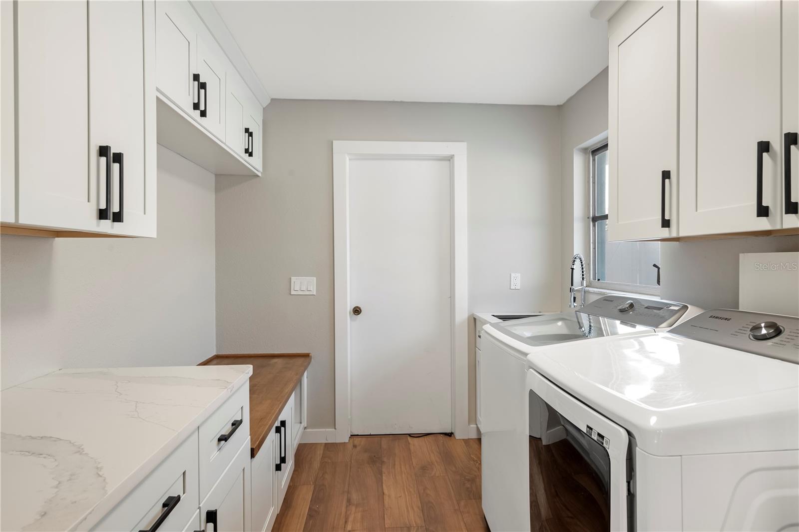 Listing photo id 11 for 8693 Pinetree Drive E