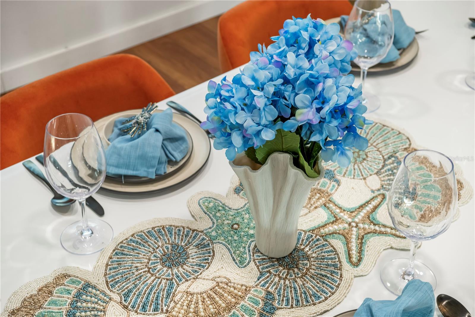 Listing photo id 15 for 8693 Pinetree Drive E