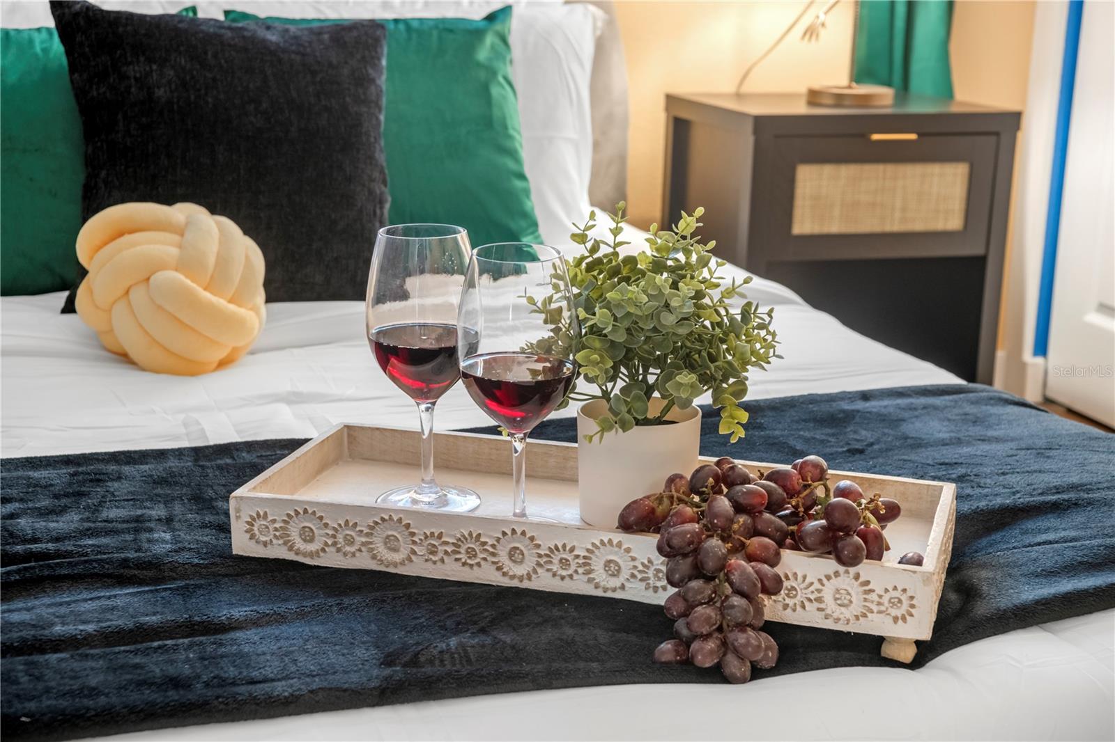 Listing photo id 16 for 8693 Pinetree Drive E