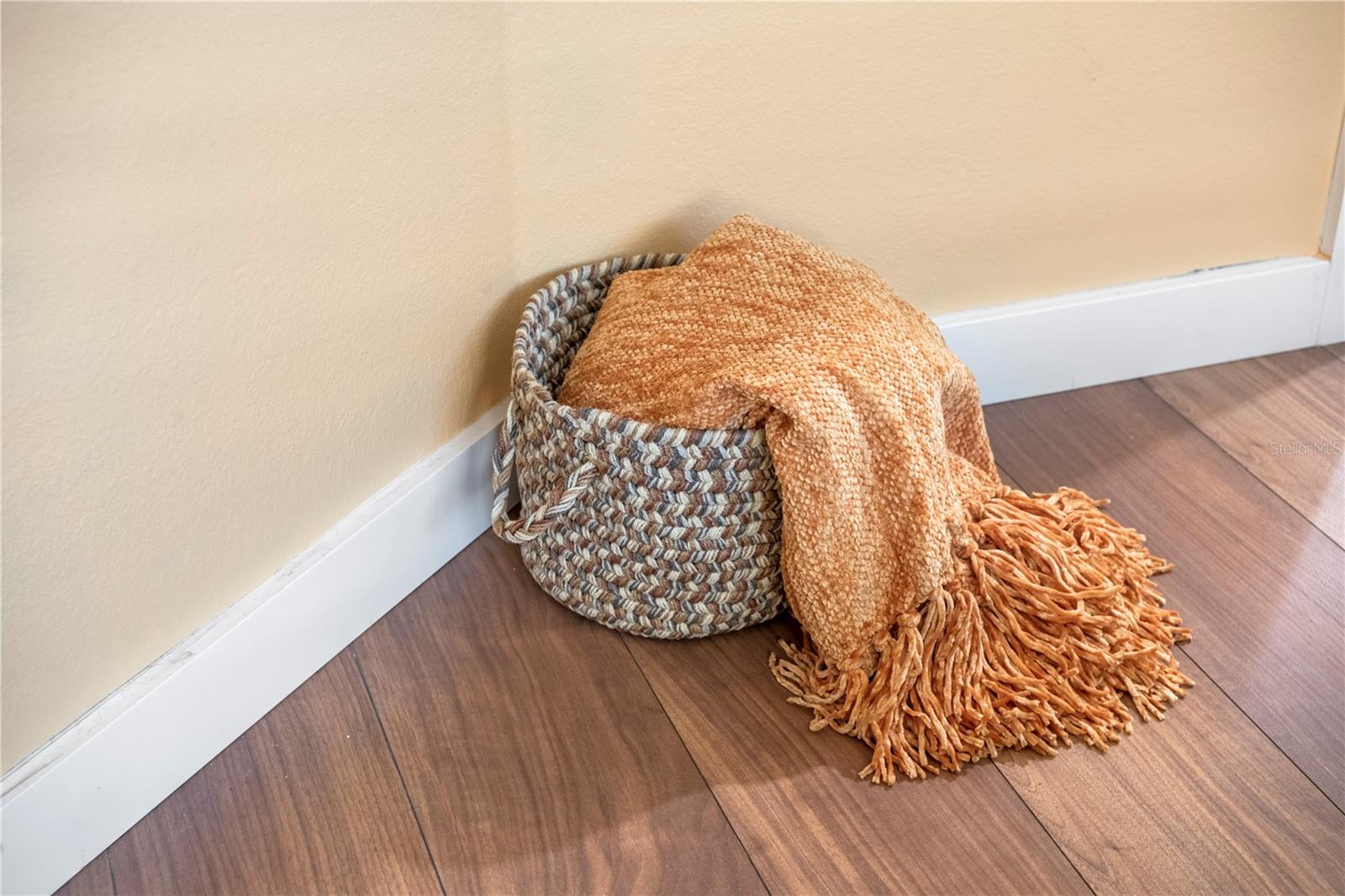 Listing photo id 17 for 8693 Pinetree Drive E