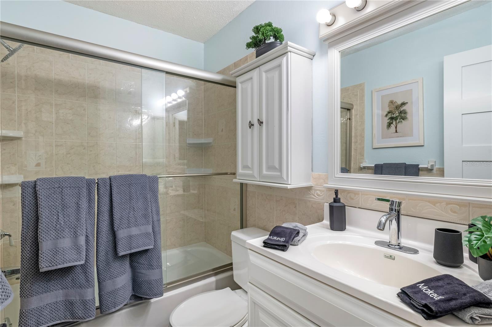 Listing photo id 24 for 8693 Pinetree Drive E