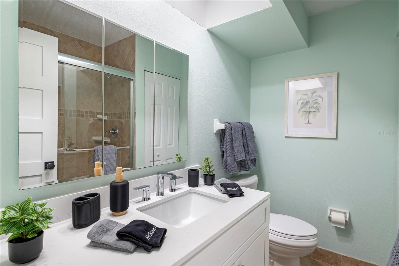 Listing photo id 25 for 8693 Pinetree Drive E