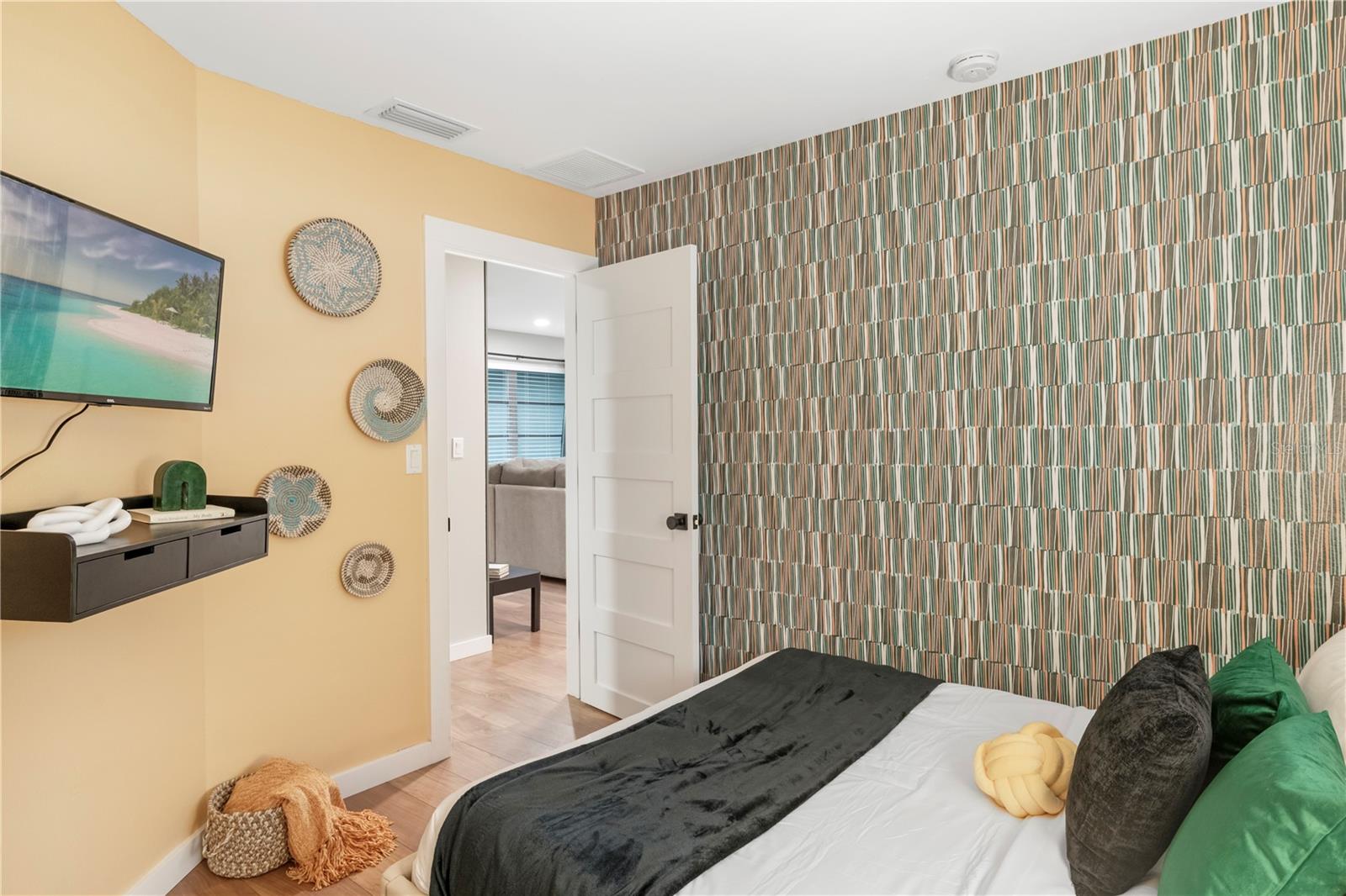 Listing photo id 27 for 8693 Pinetree Drive E