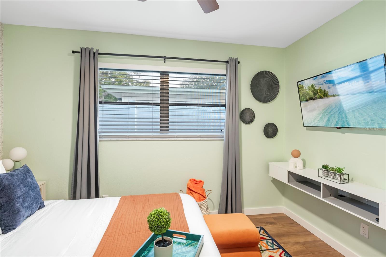 Listing photo id 29 for 8693 Pinetree Drive E