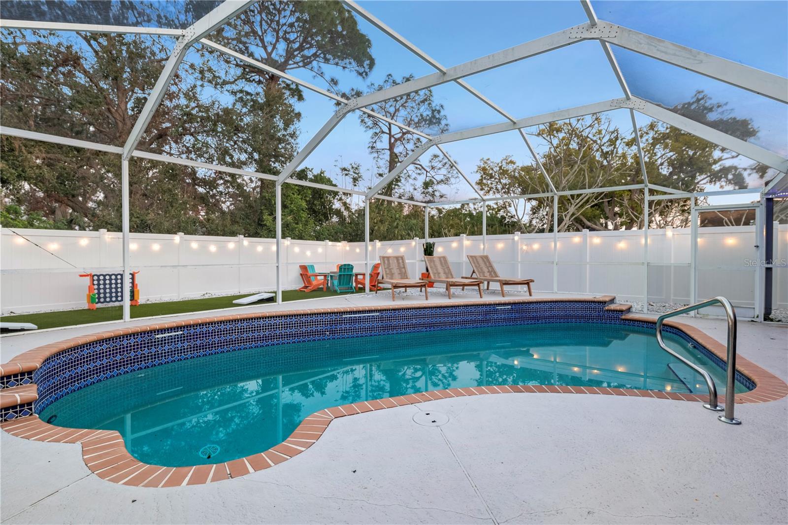 Listing photo id 32 for 8693 Pinetree Drive E