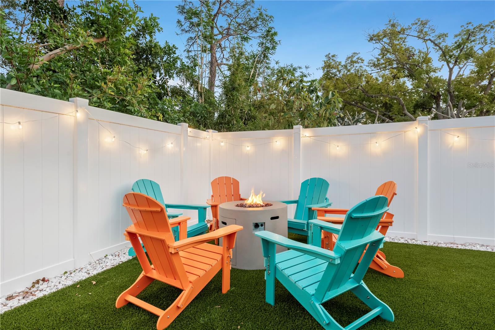 Listing photo id 35 for 8693 Pinetree Drive E