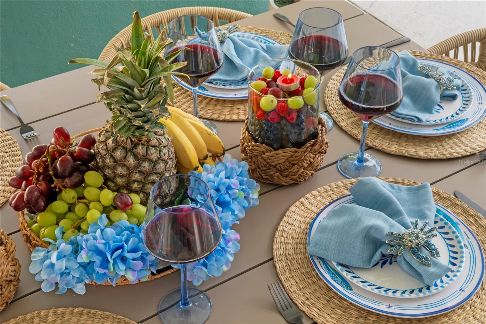 Listing photo id 5 for 8693 Pinetree Drive E