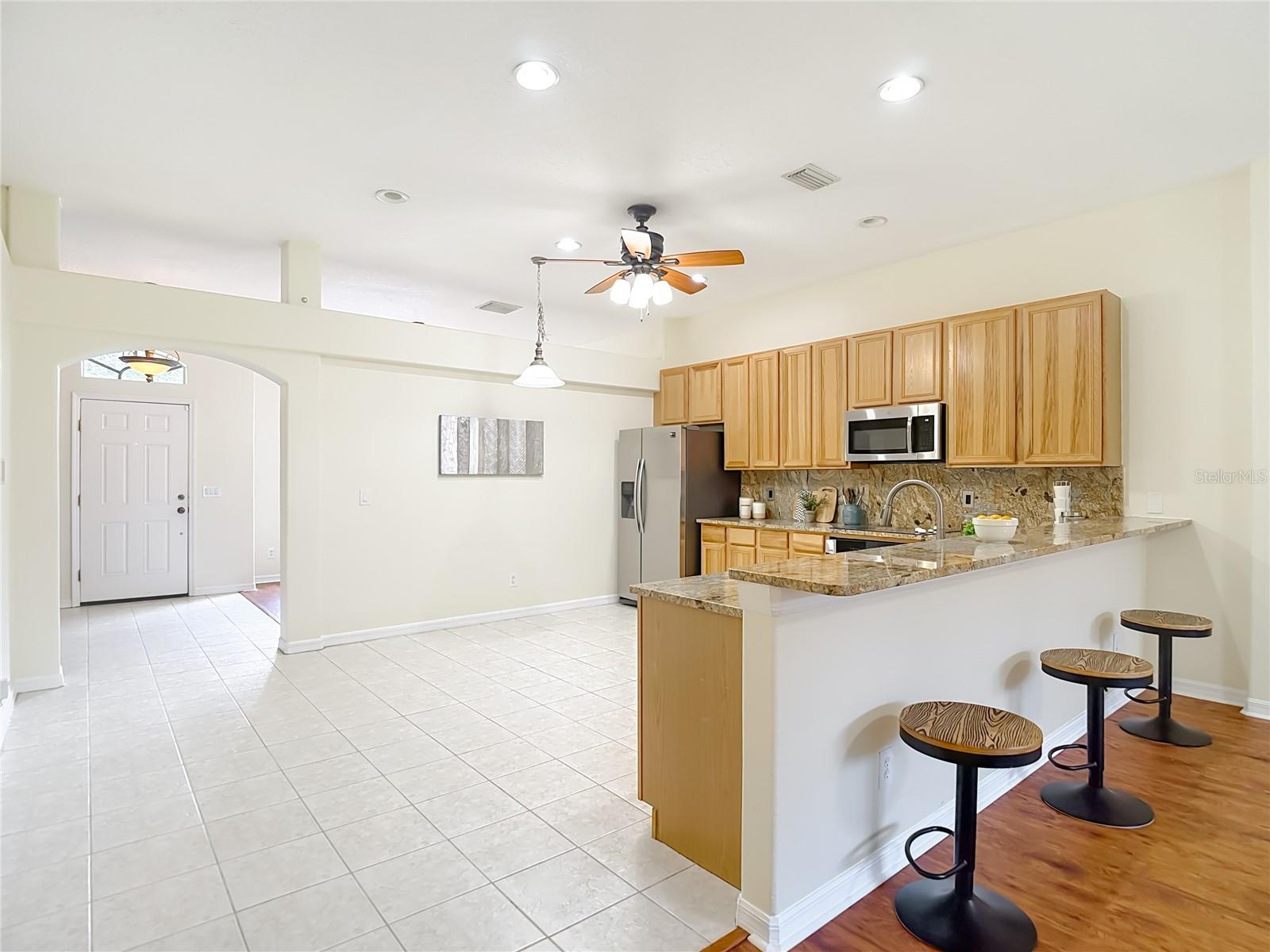 Image 16 of 63 For 416 Golden Elm Drive