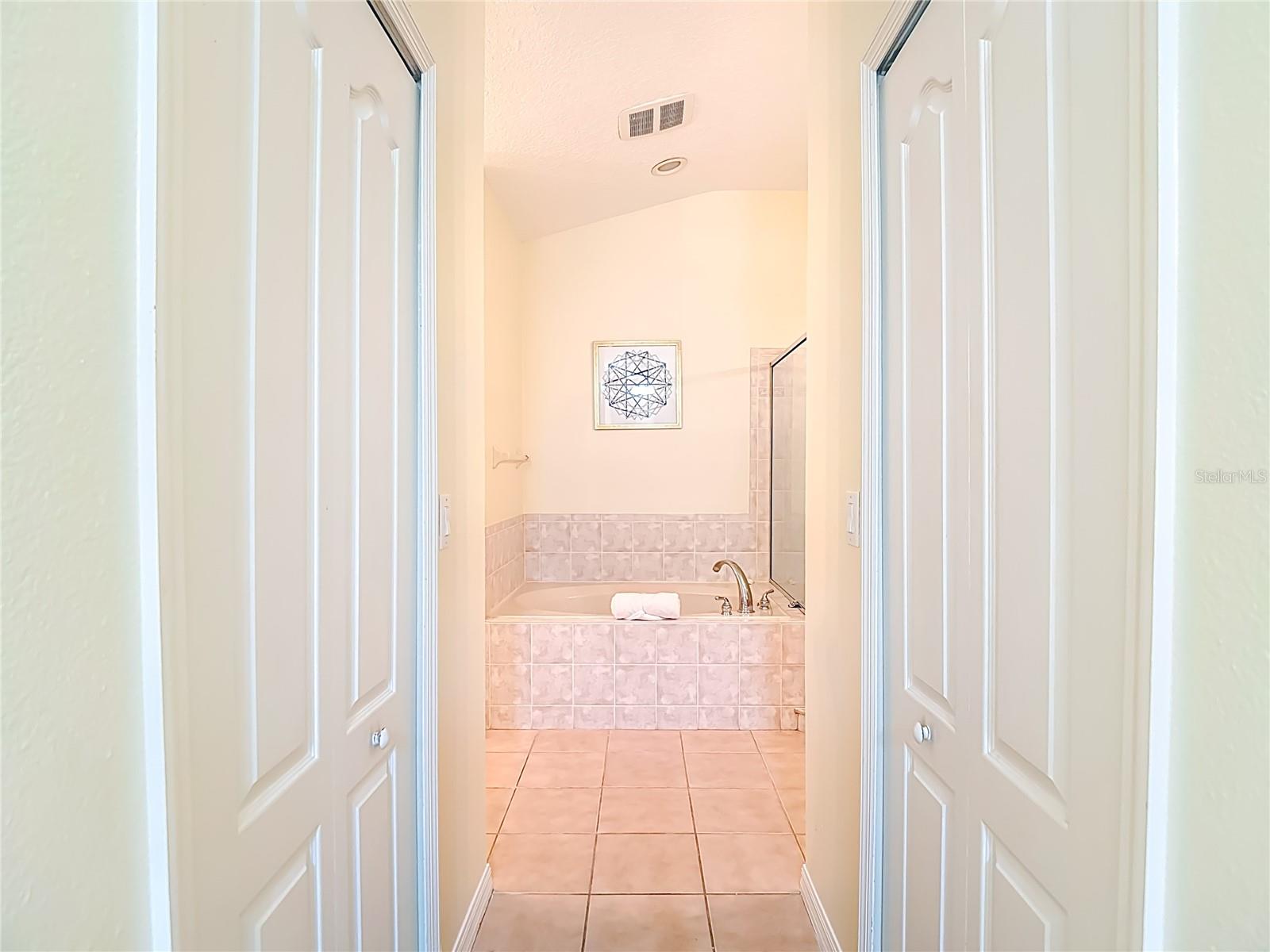 Image 23 of 63 For 416 Golden Elm Drive