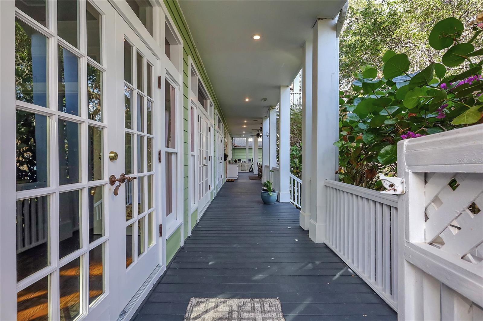 Listing photo id 26 for 6220 Bayshore Boulevard