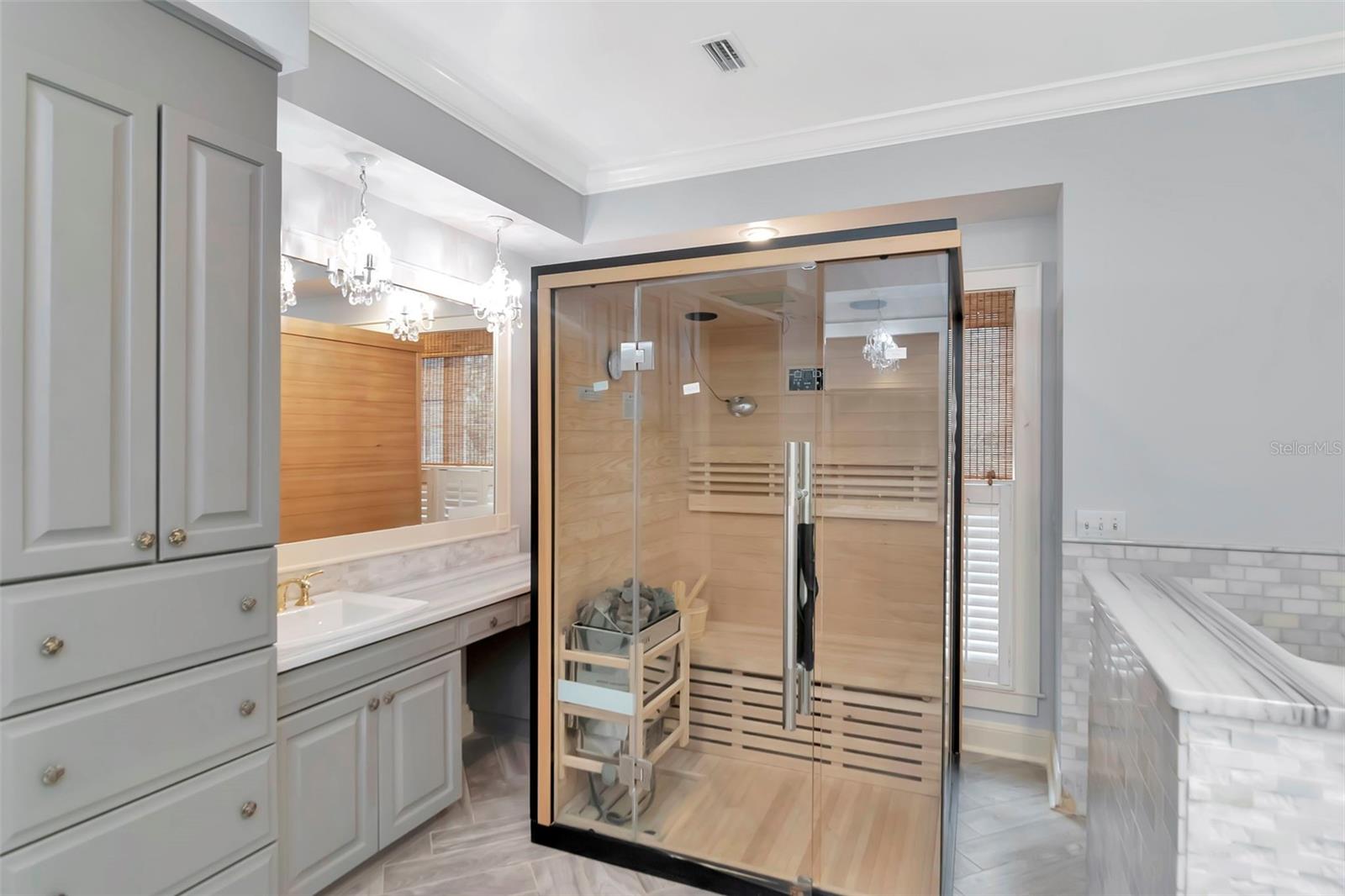 Listing photo id 34 for 6220 Bayshore Boulevard