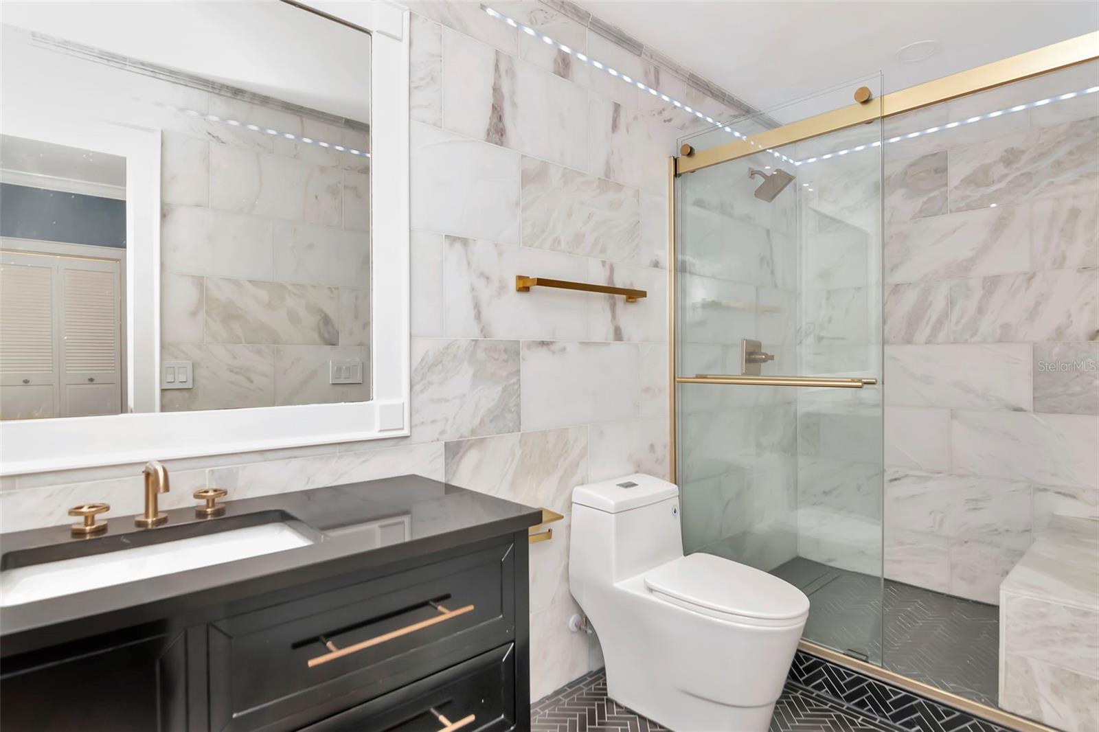 Listing photo id 40 for 6220 Bayshore Boulevard