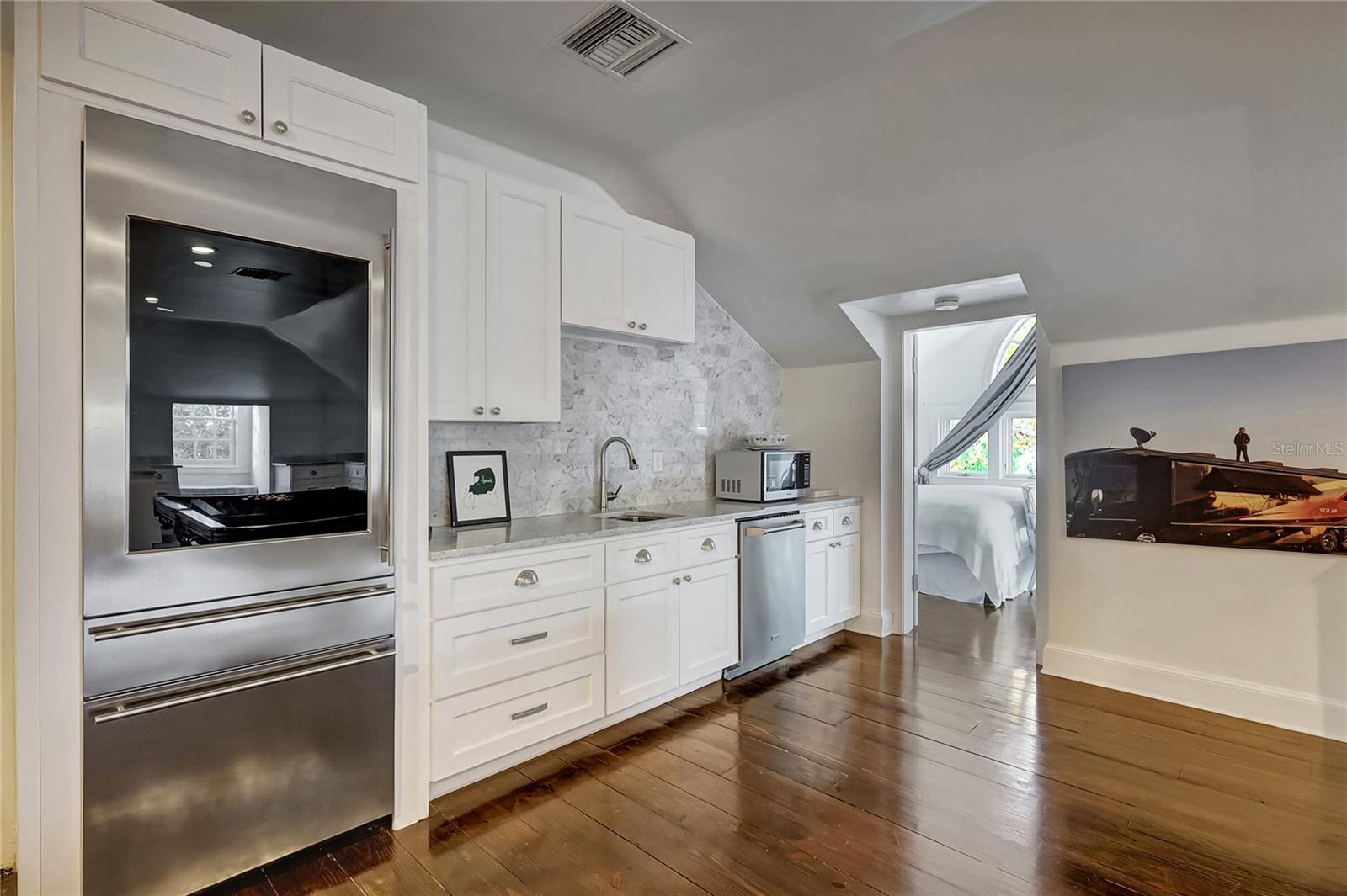 Listing photo id 49 for 6220 Bayshore Boulevard