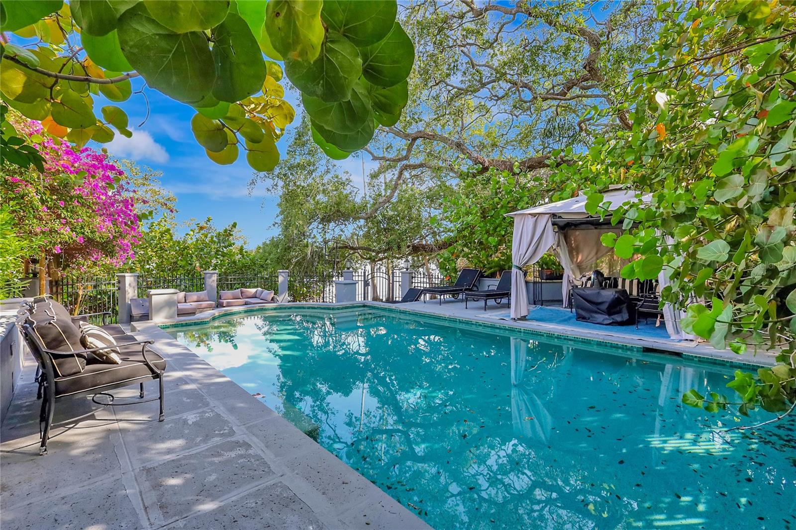 Listing photo id 57 for 6220 Bayshore Boulevard