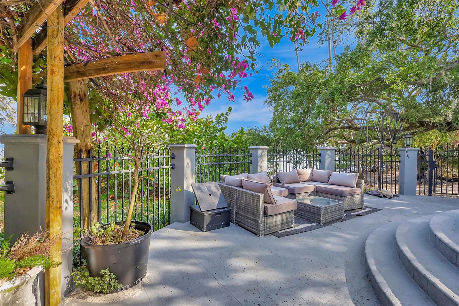 Listing photo id 58 for 6220 Bayshore Boulevard