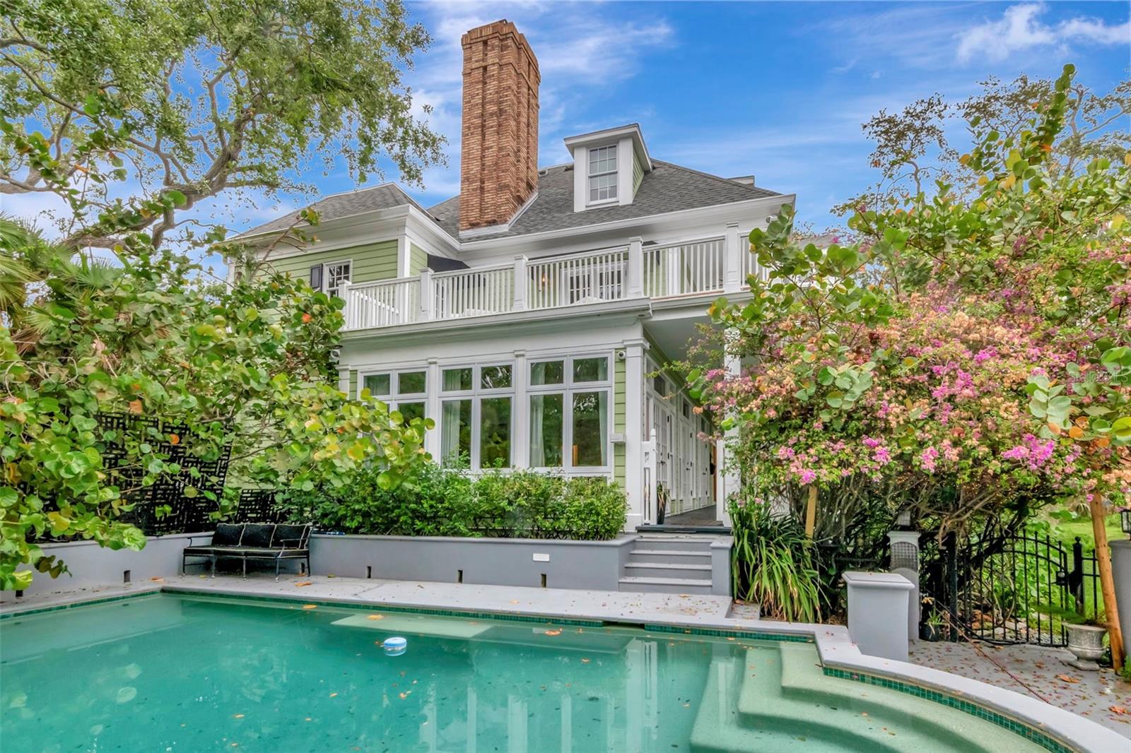 Listing photo id 61 for 6220 Bayshore Boulevard