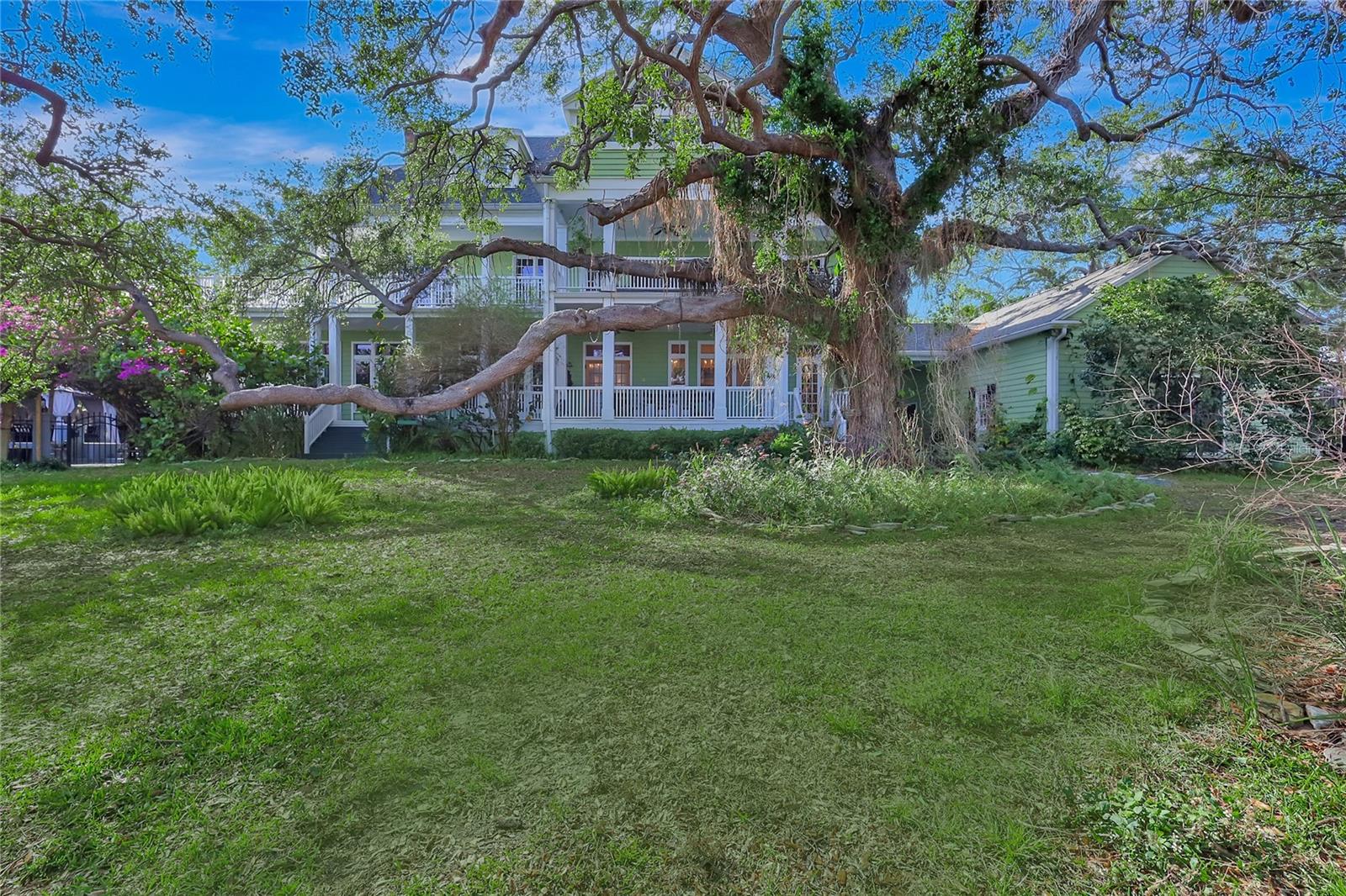 Listing photo id 66 for 6220 Bayshore Boulevard