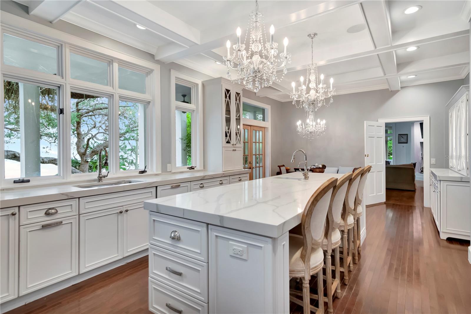 Listing photo id 6 for 6220 Bayshore Boulevard