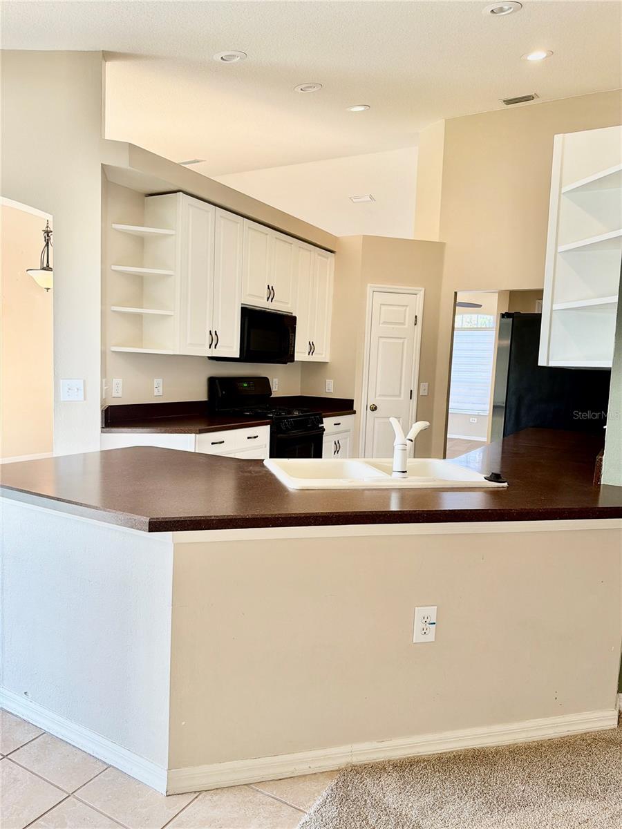 Image 18 of 46 For 31224 Crestmont Court