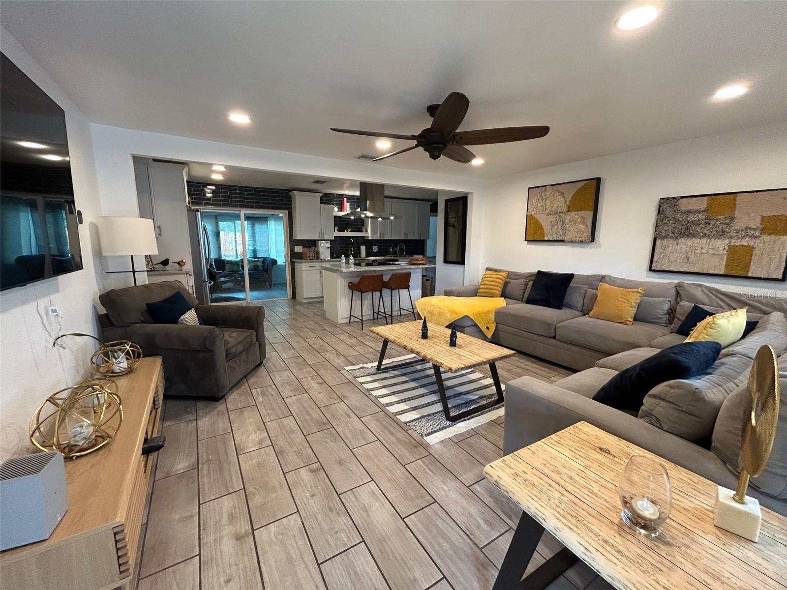 Image 3 of 16 For 425 Maplewood Drive