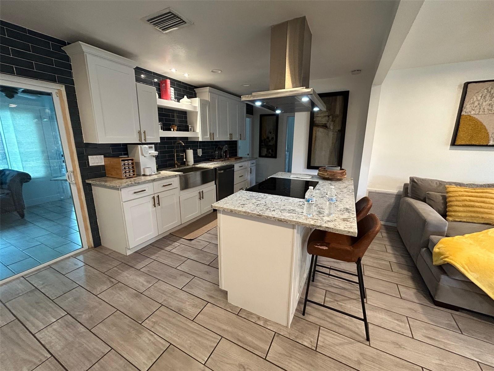 Image 6 of 16 For 425 Maplewood Drive