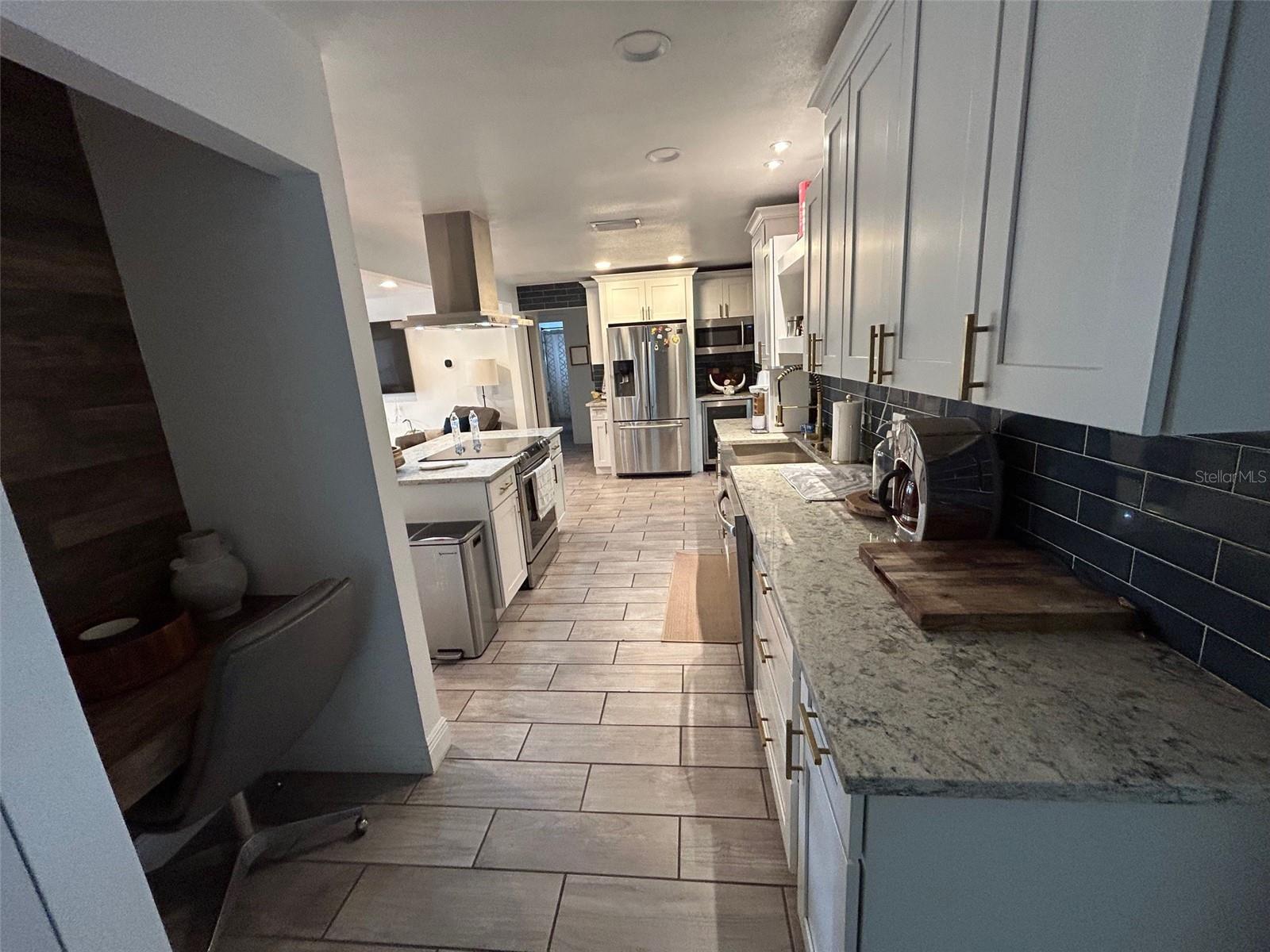 Image 9 of 16 For 425 Maplewood Drive