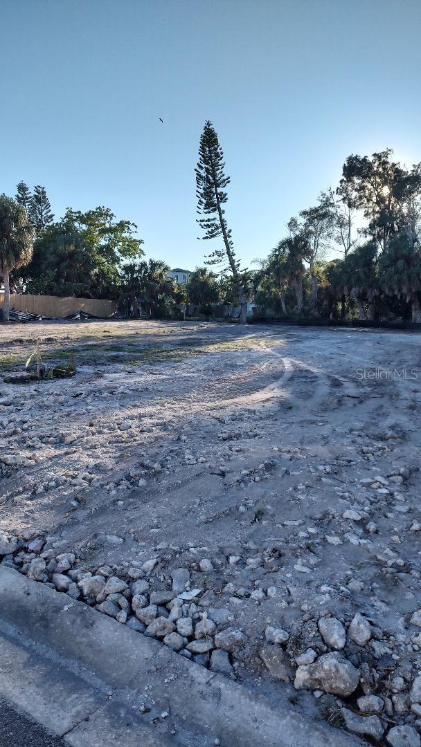 Image 2 of 6 For 372 12th Avenue