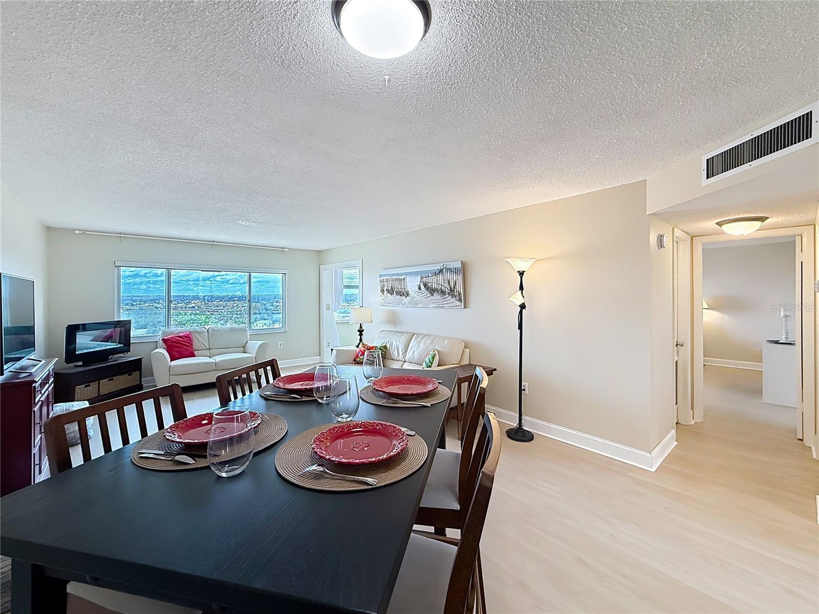 Image 19 of 77 For 4725 Cove Circle 810