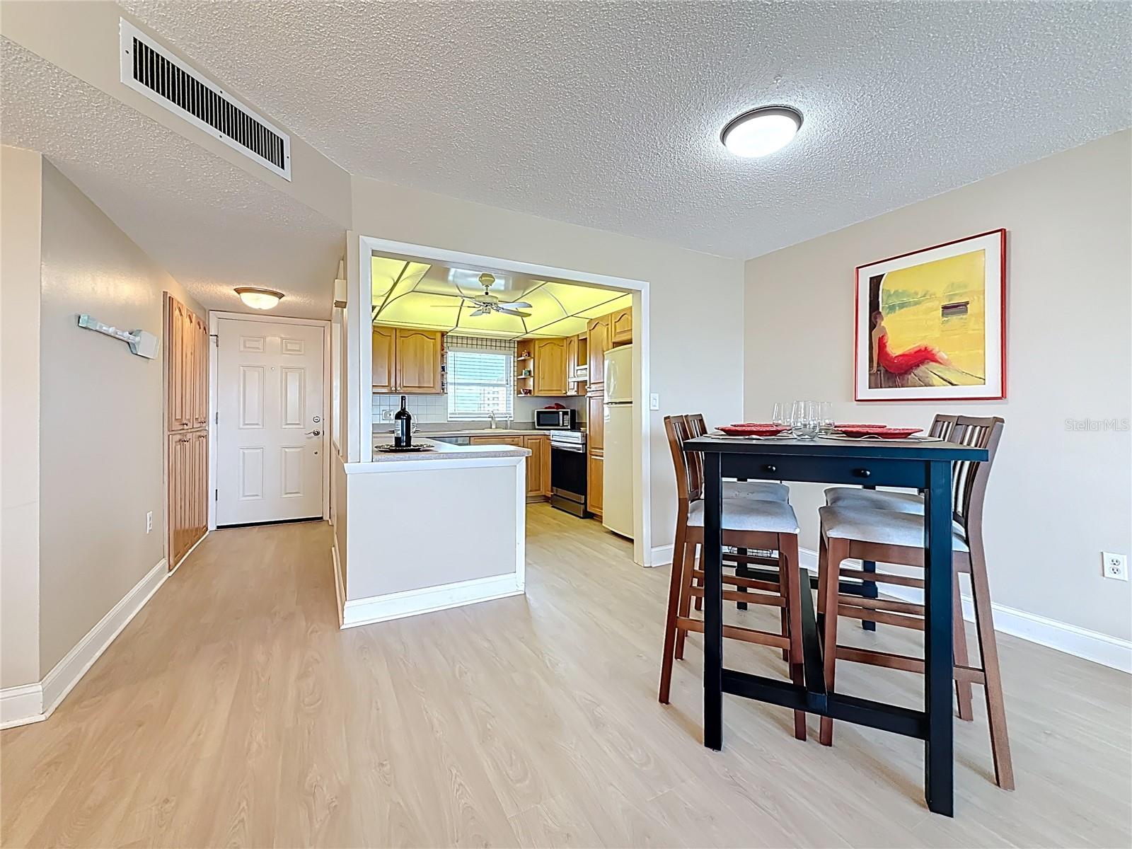 Image 22 of 77 For 4725 Cove Circle 810