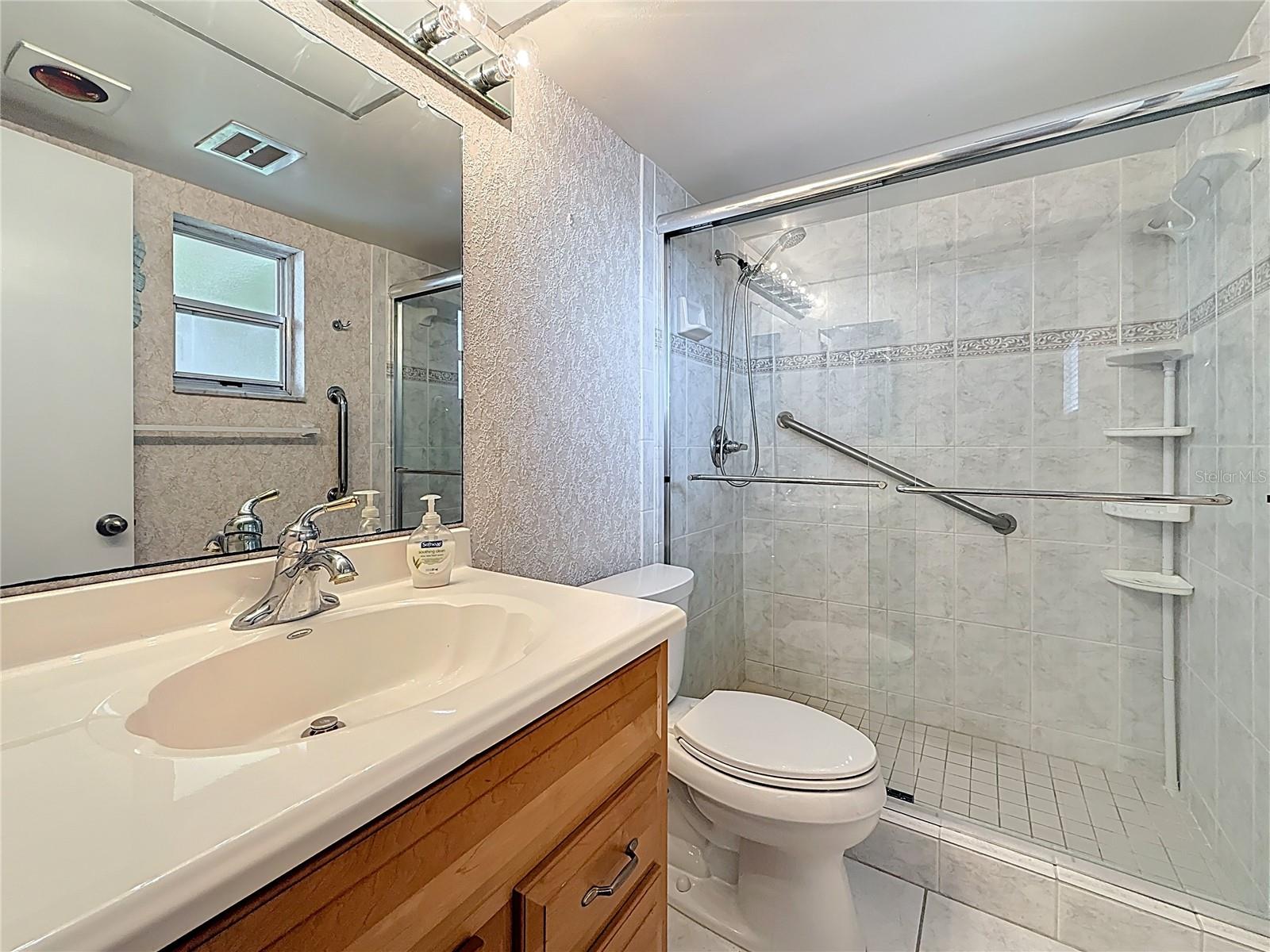 Image 35 of 77 For 4725 Cove Circle 810