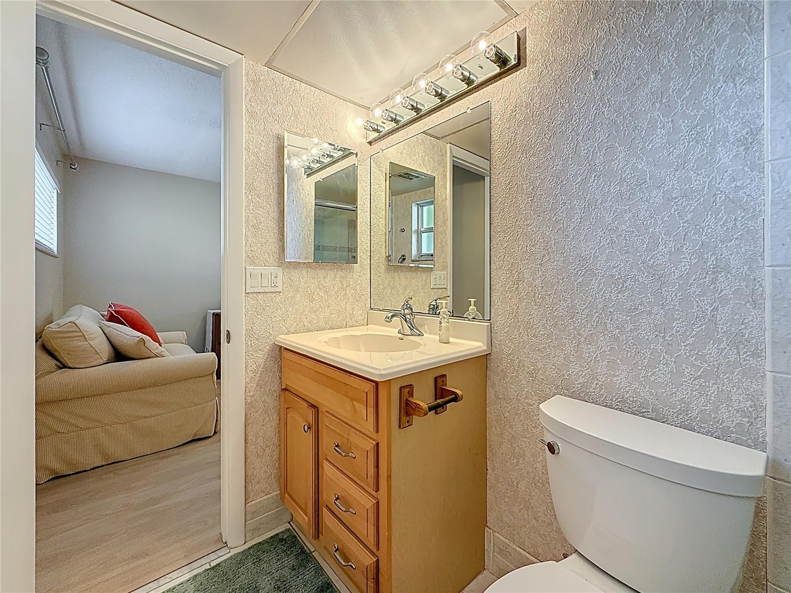 Image 36 of 77 For 4725 Cove Circle 810