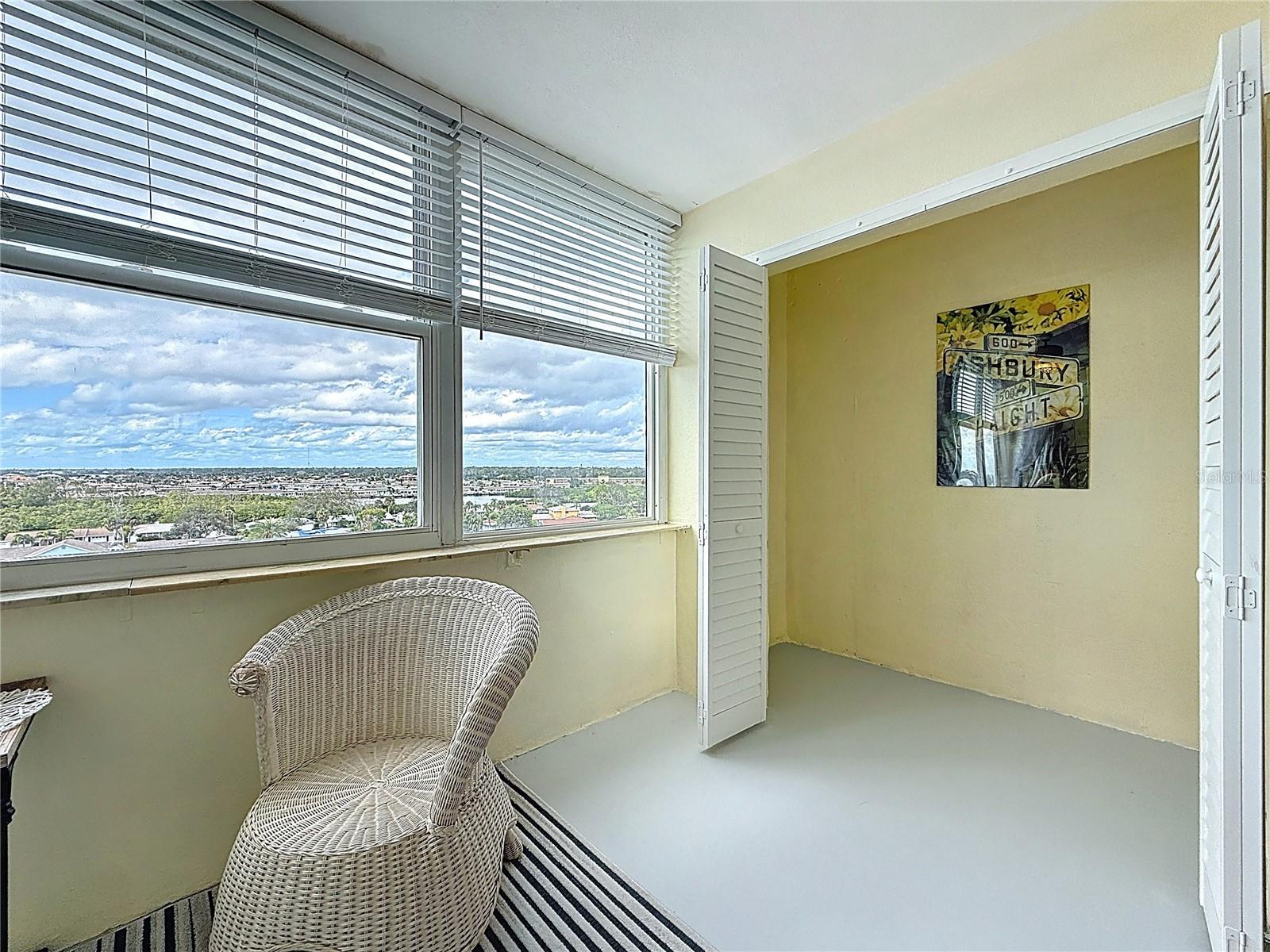 Image 51 of 77 For 4725 Cove Circle 810