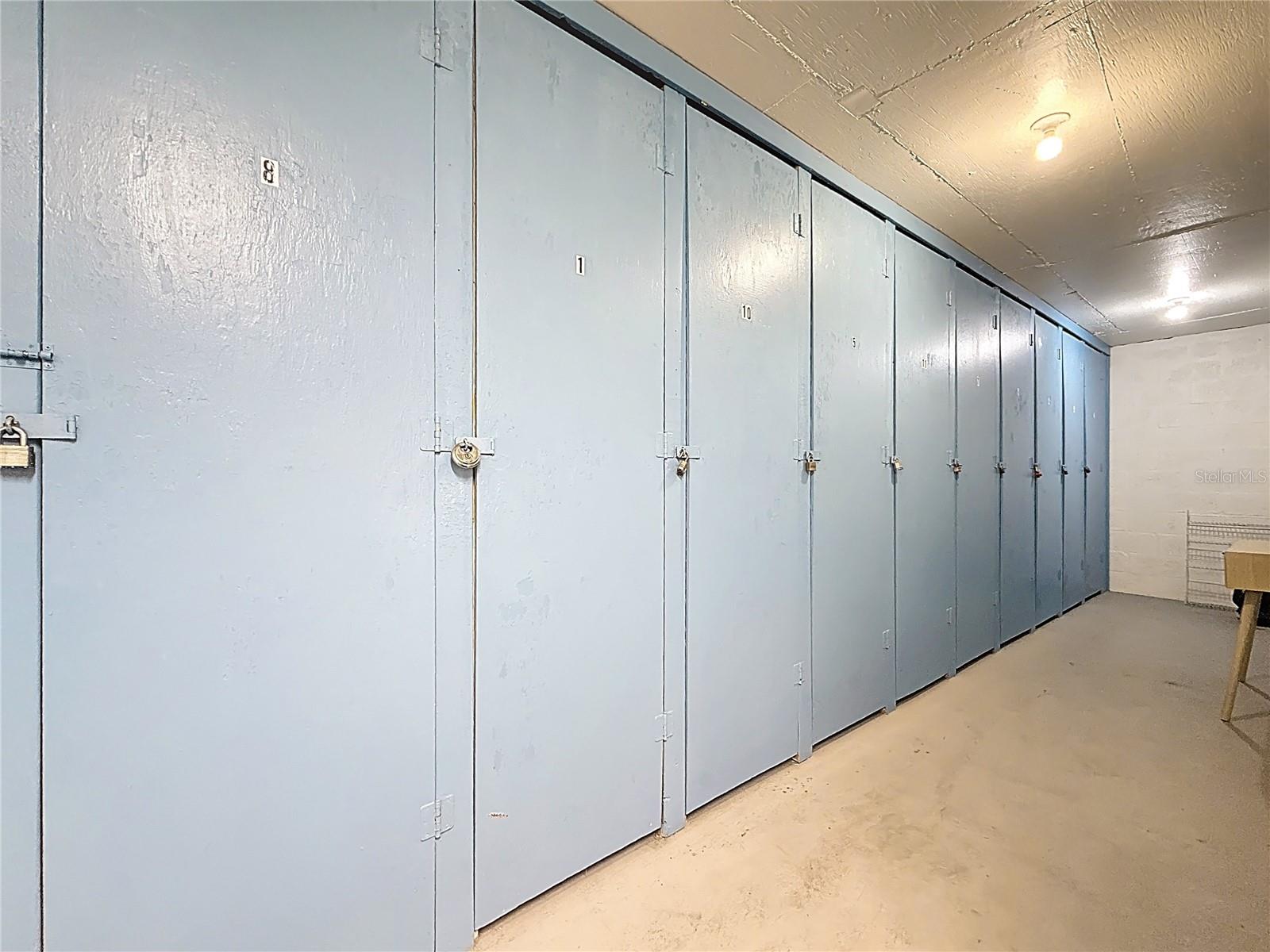 Image 54 of 77 For 4725 Cove Circle 810