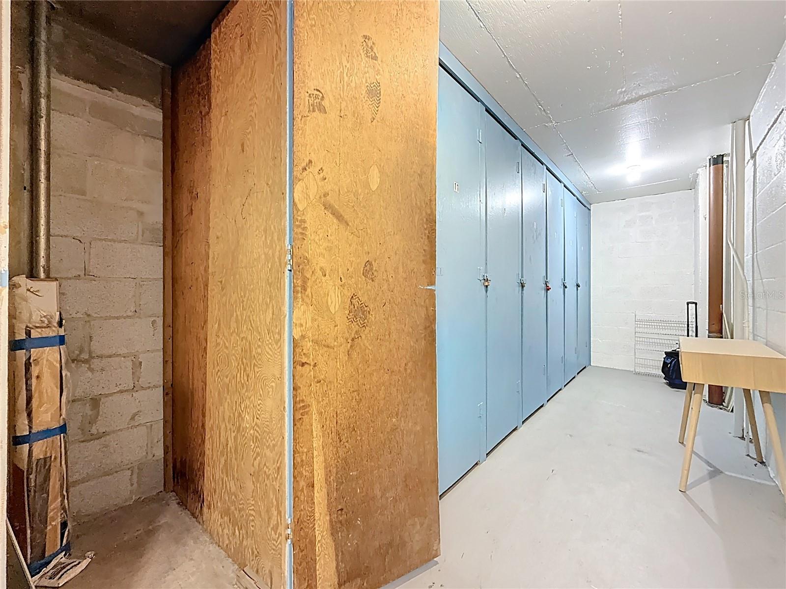 Image 55 of 77 For 4725 Cove Circle 810