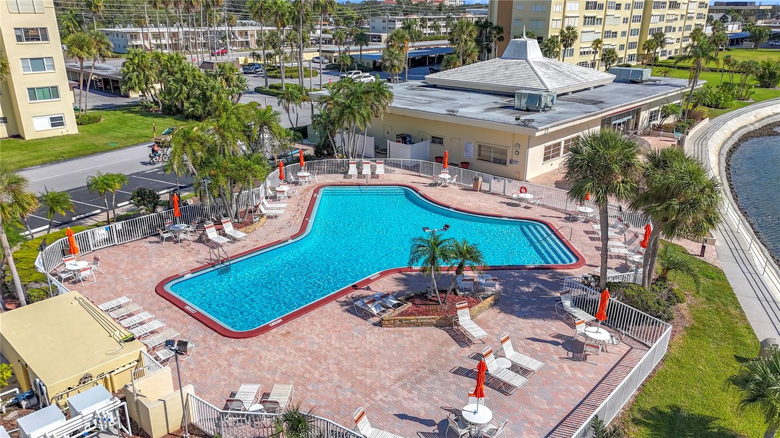 Image 62 of 77 For 4725 Cove Circle 810